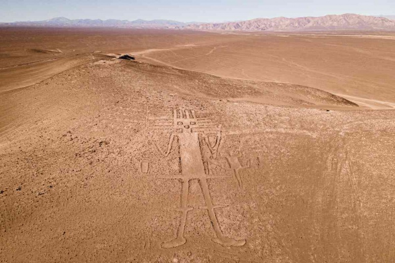 Tarapaca Devi 3 bin yıl önce çizildi 119 metre boyunda ve ne olduğu hâlâ bilinmiyor