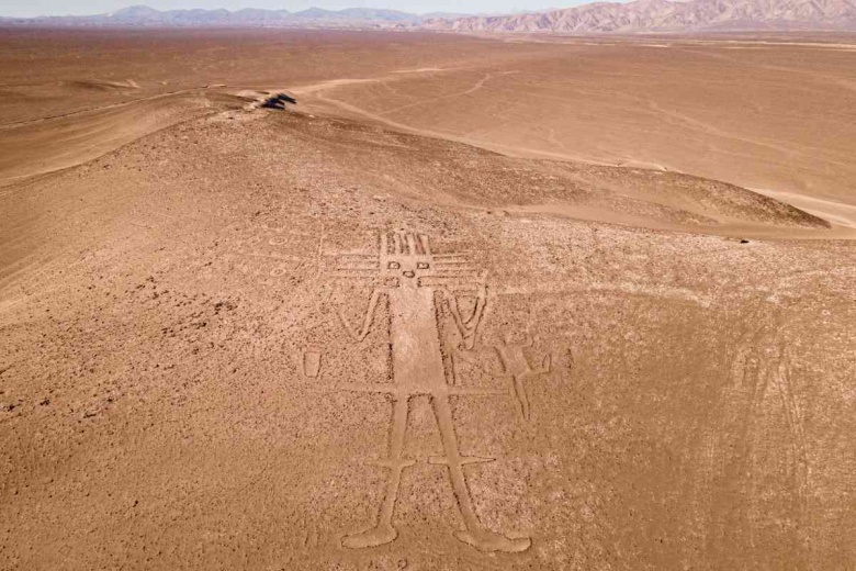 Tarapaca Devi 3 bin yıl önce çizildi 119 metre boyunda ve ne olduğu hâlâ bilinmiyor