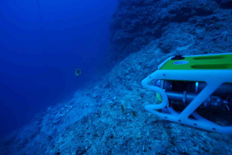 Deniz arkeolojisi uzmanı Doç. Dr. Hakan Öniz, robot su altı arkeologlarından memnun