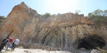Mardindeki Uluköy Mağarasında Kaba Taş Devrinin 3 farklı evresine ait aletler bulundu
