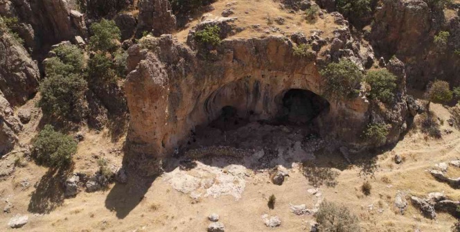 Mardinin Gurs Vadisindeki Uluköy Mağarasında arkeolojik kurtarma kazısı yapılıyor
