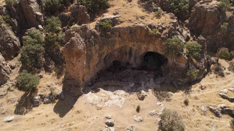 Mardin'in Gurs Vadisi'ndeki Uluköy Mağarası'nda arkeolojik kurtarma kazısı yapılıyor