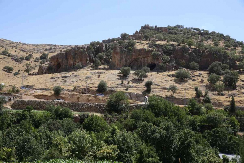 Mardin'in Gurs Vadisi'ndeki Uluköy Mağarası'nda arkeolojik kurtarma kazısı yapılıyor