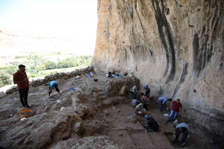 Mardin'in Gurs Vadisi'ndeki Uluköy Mağarası'nda arkeolojik kurtarma kazısı yapılıyor