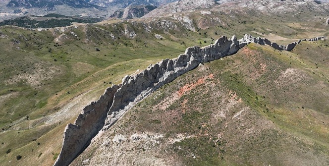 Sivasın 5 km uzunluğunda 50 metre yüksekliğindeki Diş Duvarı