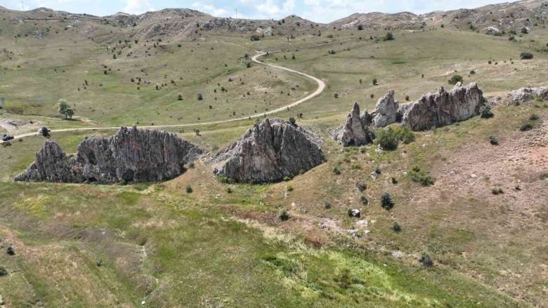 Sivas'ın 5 km uzunluğunda 50 metre yüksekliğindeki Diş Duvarı