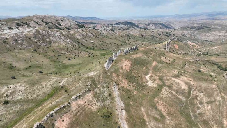 Sivas'ın 5 km uzunluğunda 50 metre yüksekliğindeki Diş Duvarı