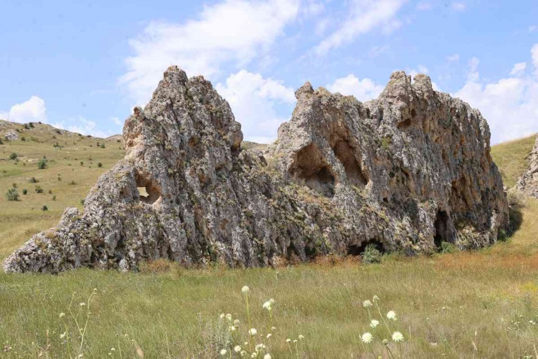 Sivas'ın 5 km uzunluğunda 50 metre yüksekliğindeki Diş Duvarı