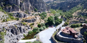 Çelebi Mehmetin Osmanlıyı kurtarma planları yaptığı vadideki kaya evler turistleri bekliyor
