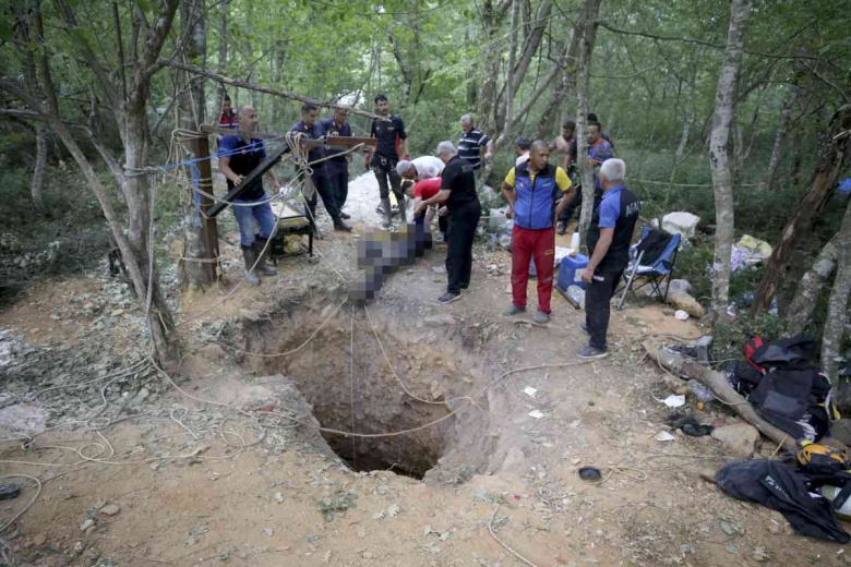 Kırklareli'de kaçak kazı yaparken gazdan zehirlenen 3 defineciden ikisi kurtarıldı biri öldü