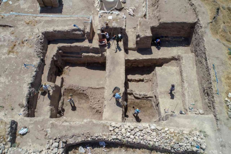 Van'daki Ayanis Kalesi 2023 yılı arkeoloji kazılarından fotoğraflar ve bulunan iskelet