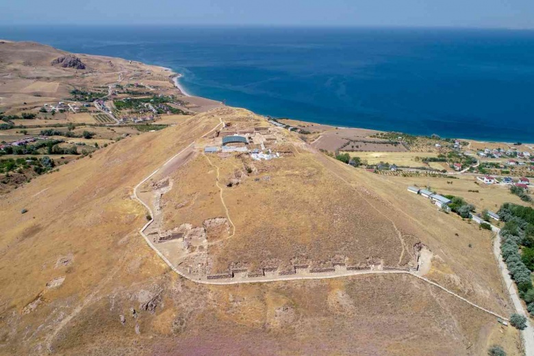 Van'daki Ayanis Kalesi 2023 yılı arkeoloji kazılarından fotoğraflar ve bulunan iskelet