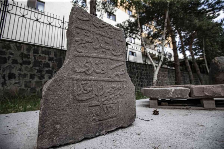 Erzurum'daki Taş Eserler Açık Hava Müzesi'nde yer alacak eserlerden örnekler