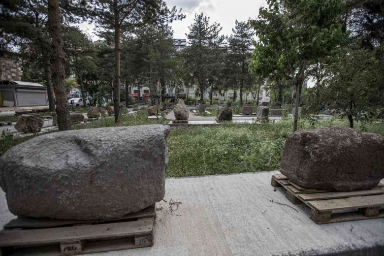 Erzurum'daki Taş Eserler Açık Hava Müzesi'nde yer alacak eserlerden örnekler