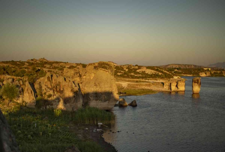 Günümüz Afyonkarahisar Frigyası'ndan gece ve gündüz manzaraları