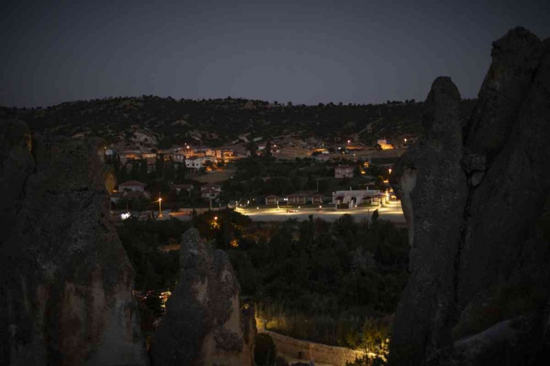 Günümüz Afyonkarahisar Frigyası'ndan gece ve gündüz manzaraları