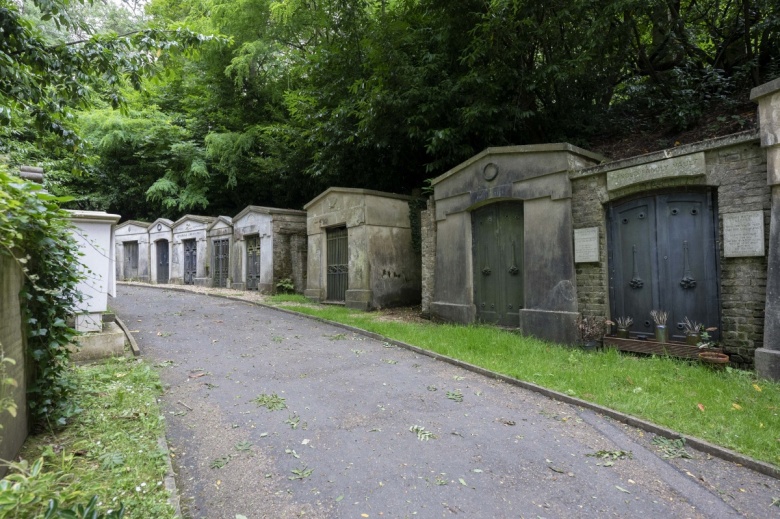 Londra'nın turistik, mistik ve korkunç şehir efsaneleri mekanı: Highgate Mezarlığı