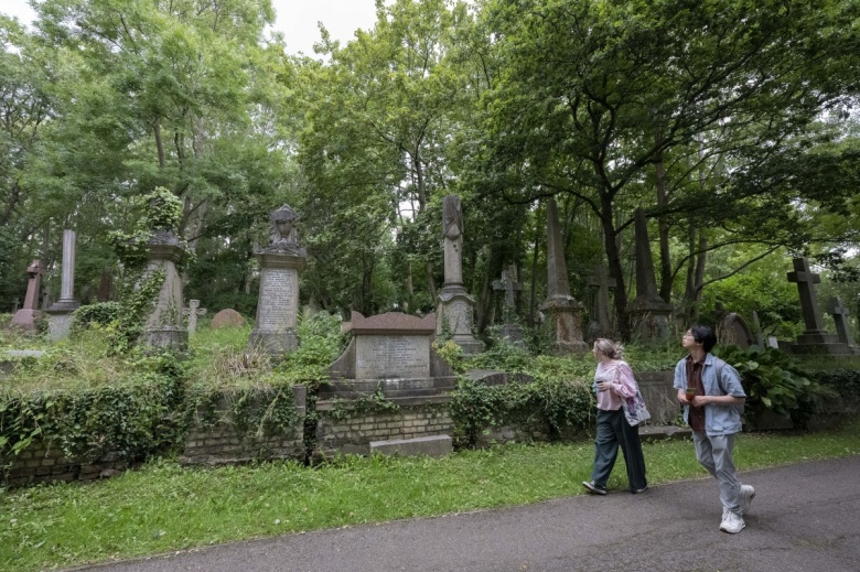 Londra'nın turistik, mistik ve korkunç şehir efsaneleri mekanı: Highgate Mezarlığı