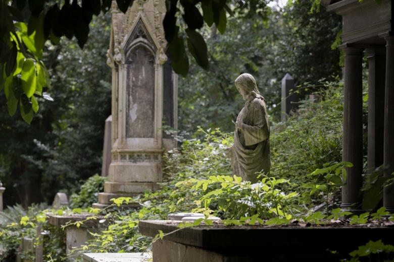 Londra'nın turistik, mistik ve korkunç şehir efsaneleri mekanı: Highgate Mezarlığı