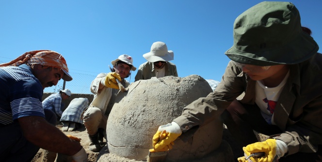 Tepecik Höyüğü arkeoloji kazılarından görüntüler ve yeni bulunan tahıl küpleri