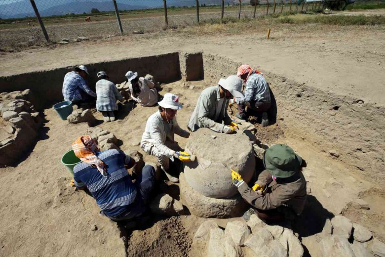 Tepecik Höyüğü arkeoloji kazılarından görüntüler ve yeni bulunan tahıl küpleri