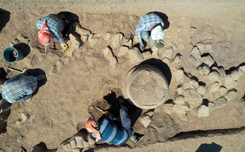 Tepecik Höyüğü arkeoloji kazılarından görüntüler ve yeni bulunan tahıl küpleri