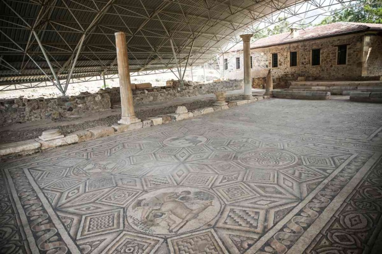 Kelenderis Antik Kenti arkeoloji kazıları ve alanda bulunan tanrıça Hekate figürü