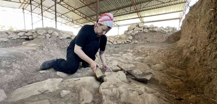 Şapinuva ekibinin Necibe Ablası çocukluk hayalini gerçekleştirip 53 yaşında arkeolog oldu