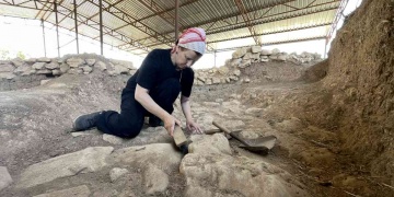 Şapinuva ekibinin Necibe Ablası çocukluk hayalini gerçekleştirip 53 yaşında arkeolog oldu