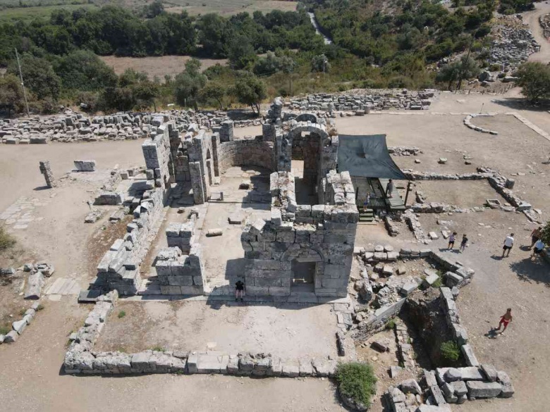 Kaunos Antik Kenti'nden kuşbakışı ve yer bakışı manzaraları