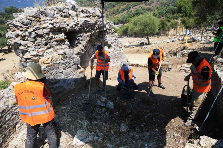 Kaunos Antik Kenti'nden kuşbakışı ve yer bakışı manzaraları