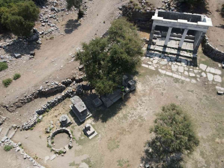 Kaunos Antik Kenti'nden kuşbakışı ve yer bakışı manzaraları