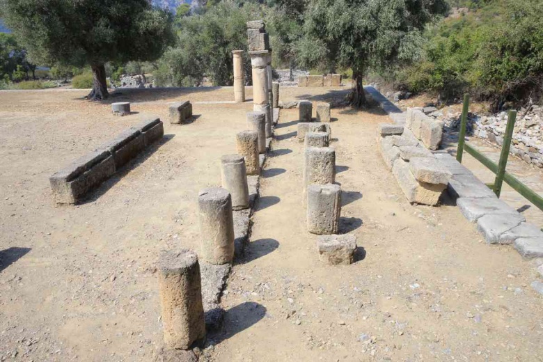 Kaunos Antik Kenti'nden kuşbakışı ve yer bakışı manzaraları