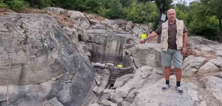 Bulgar arkeologlar Kırcaali'de 1800 yılık su perileri tapınağı keşfetti