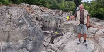 Bulgar arkeologlar Kırcaalide 1800 yılık su perileri tapınağı keşfetti