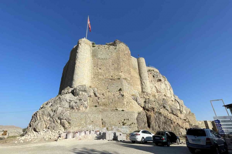 Harput Kalesi arkeoloji kazılarında saray mutfağı bulundu