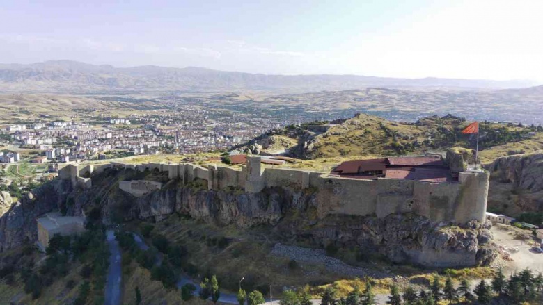 Harput Kalesi arkeoloji kazılarında saray mutfağı bulundu