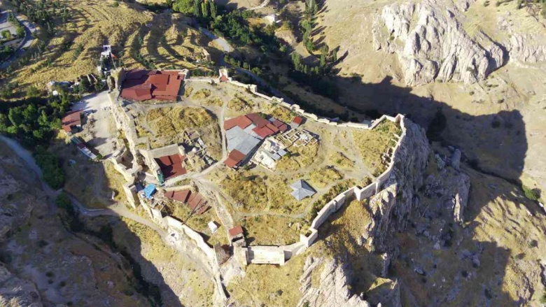 Harput Kalesi arkeoloji kazılarında saray mutfağı bulundu