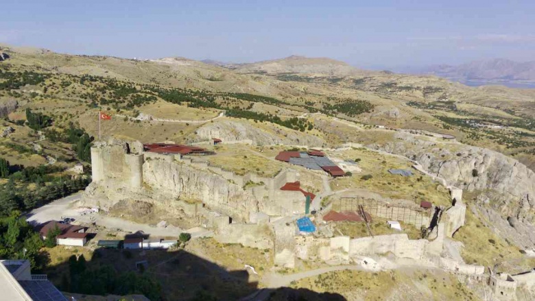 Harput Kalesi arkeoloji kazılarında saray mutfağı bulundu