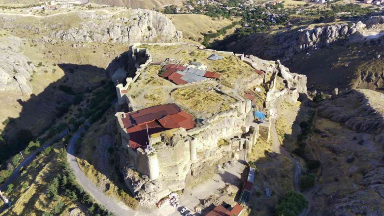 Harput Kalesi arkeoloji kazılarında saray mutfağı bulundu