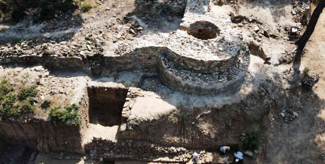 Kavaklıderedeki Asarcık Tepesi arkeoloji kazıları sürüyor