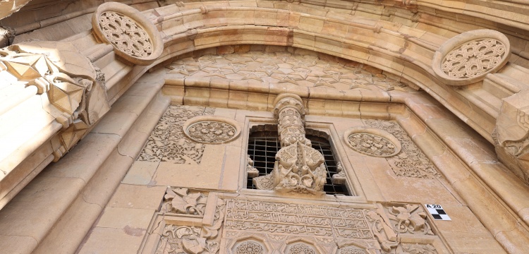 Sivas Valisi Yılmaz Şimşek, Divriği Ulu Camisi'nin restorasyon çalışmalarını inceledi