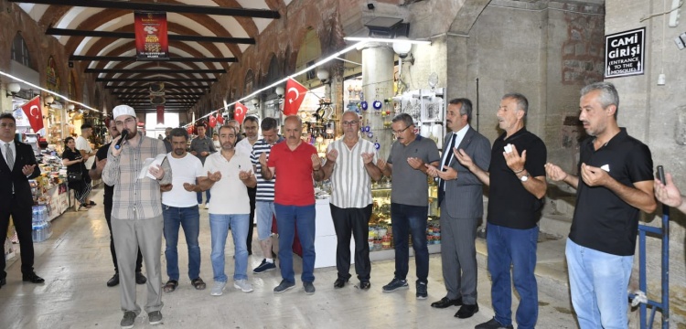 Edirne'nin Selimiye Arastası'nda Osmanlı geleneği bereket duası yaşatılıyor