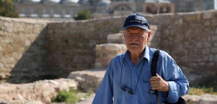 Çöpten topladığı kitaplarla 79 yaşında arkeoloji bölümünü kazandı hedefi 80'inde yüksek lisans