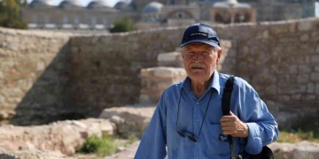 Çöpten topladığı kitaplarla 79 yaşında arkeoloji bölümünü kazandı hedefi 80inde yüksek lisans