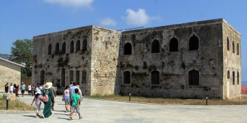 Tarihi Sinop Cezaevinin sadece çatısına çıkmak isteyen turistler de varmış!