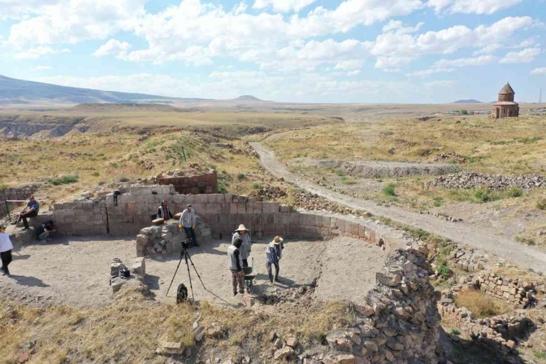 Kars'taki Ani Ören Yeri'nde  5 ayrı noktada arkeoloji kazısı yapılıyor