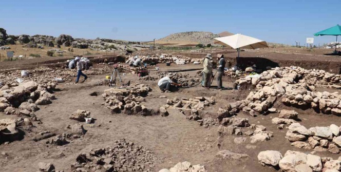 Arkeologlar Çayönü Höyüğünde 5 sandık mezar daha buldu