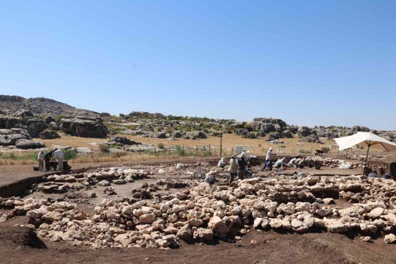 Arkeologlar Çayönü Höyüğünde 5 sandık mezar daha buldu