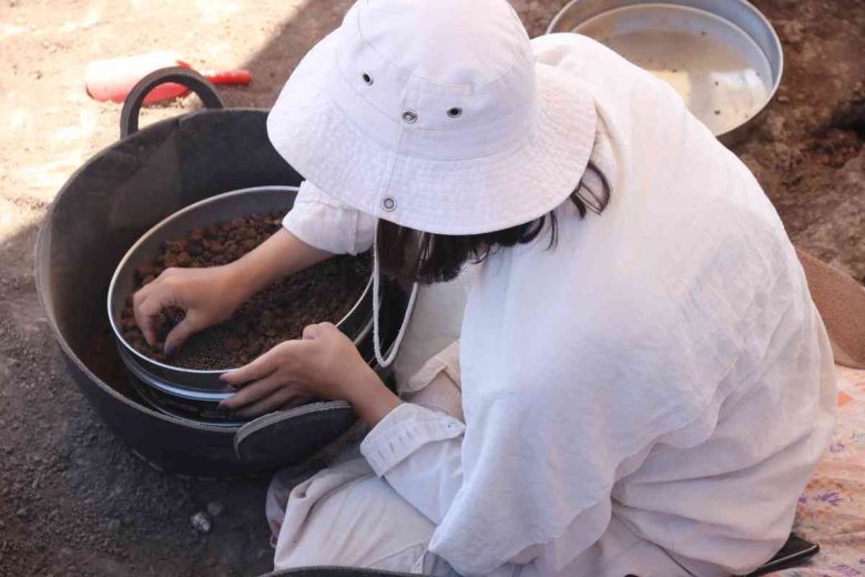 Arkeologlar Çayönü Höyüğünde 5 sandık mezar daha buldu